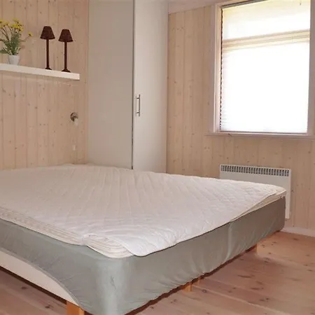 Two-bedroom Holiday In * Hals